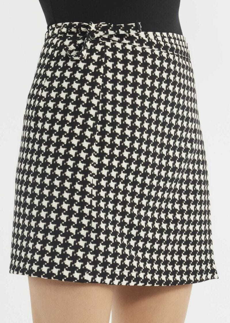 Mini skirt in houndstooth pattern