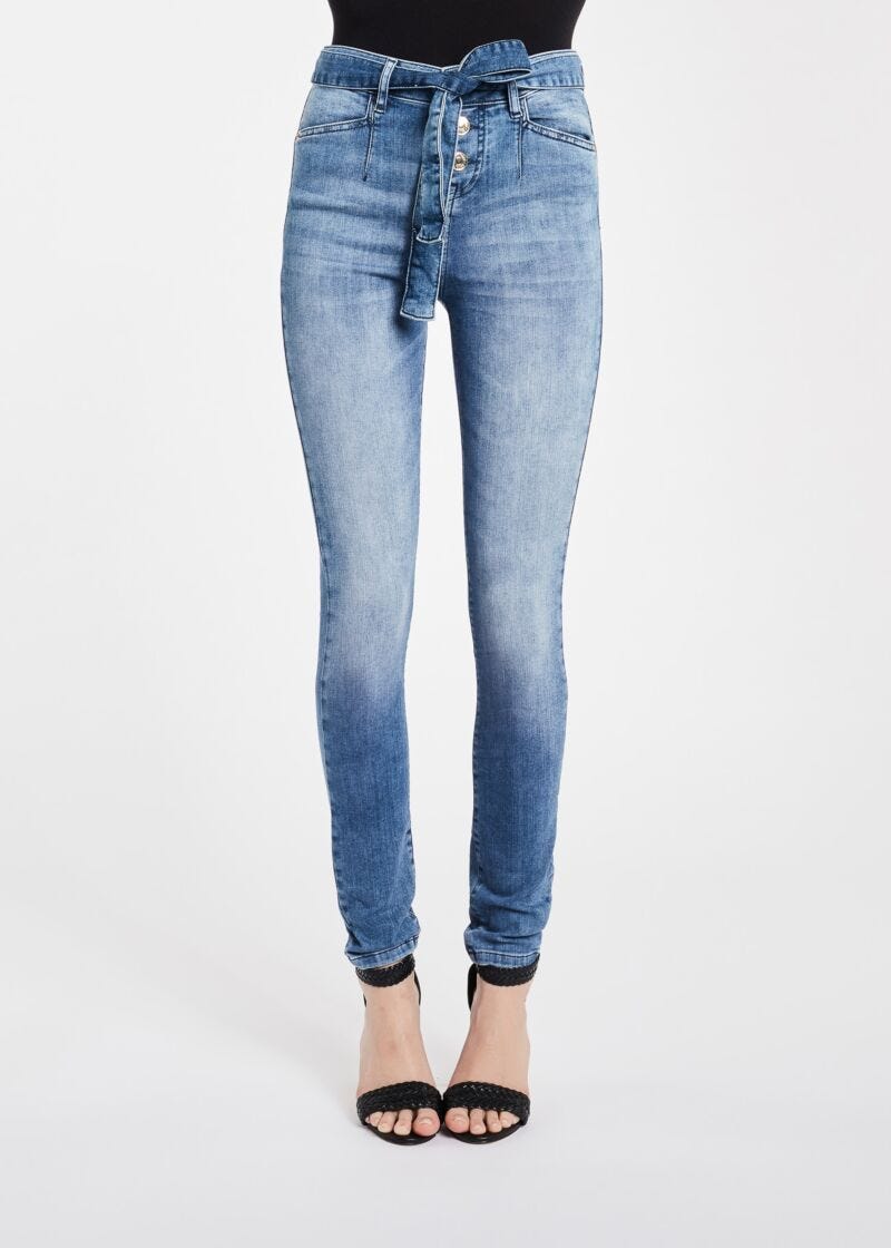 Jeans con cintura