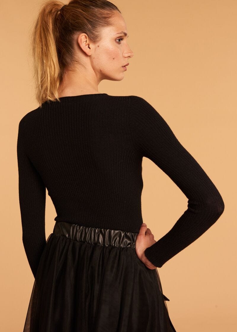 Jumper with boat neckline