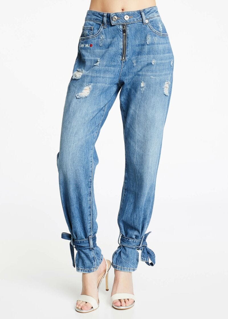 Jeans con cinturino