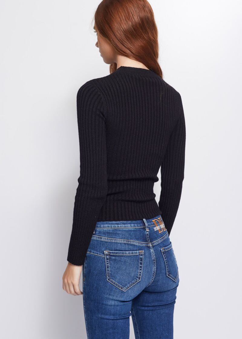 Jumper with cut-out