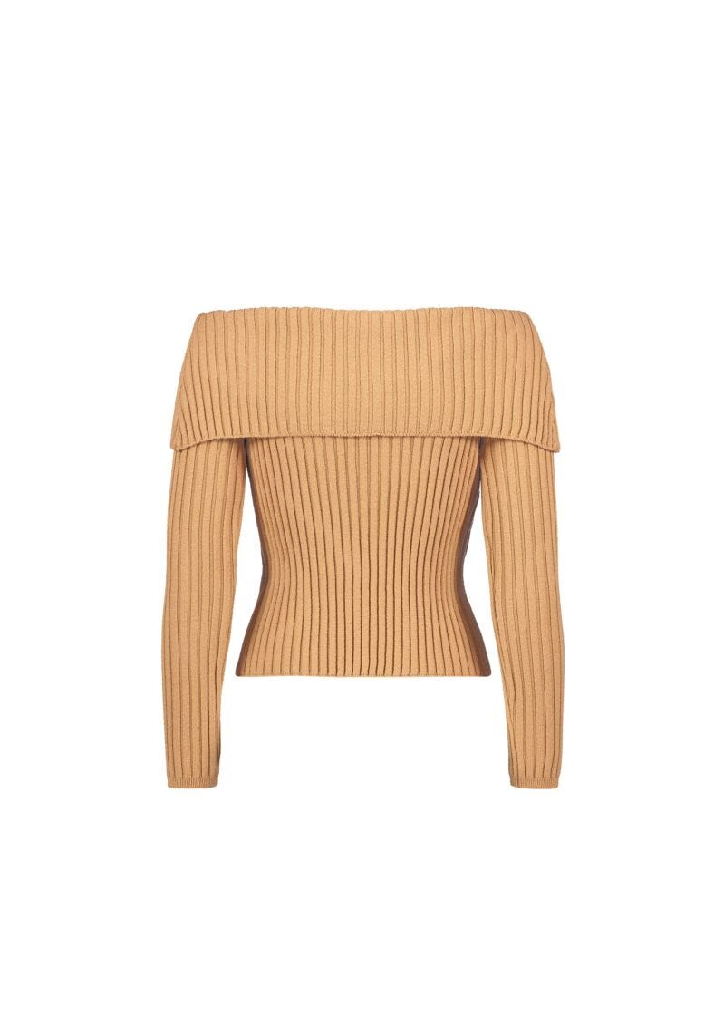 Jumper with boat neckline