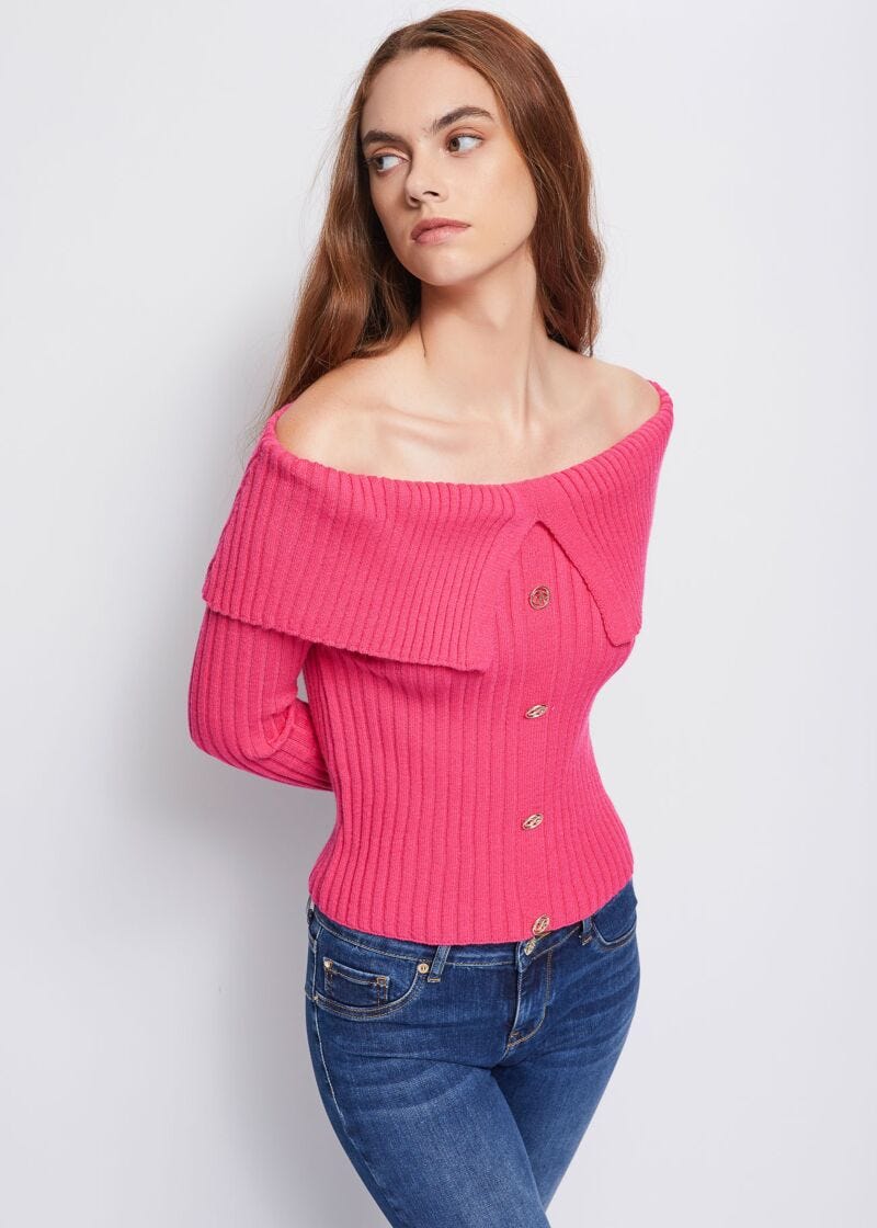 Jumper with boat neckline