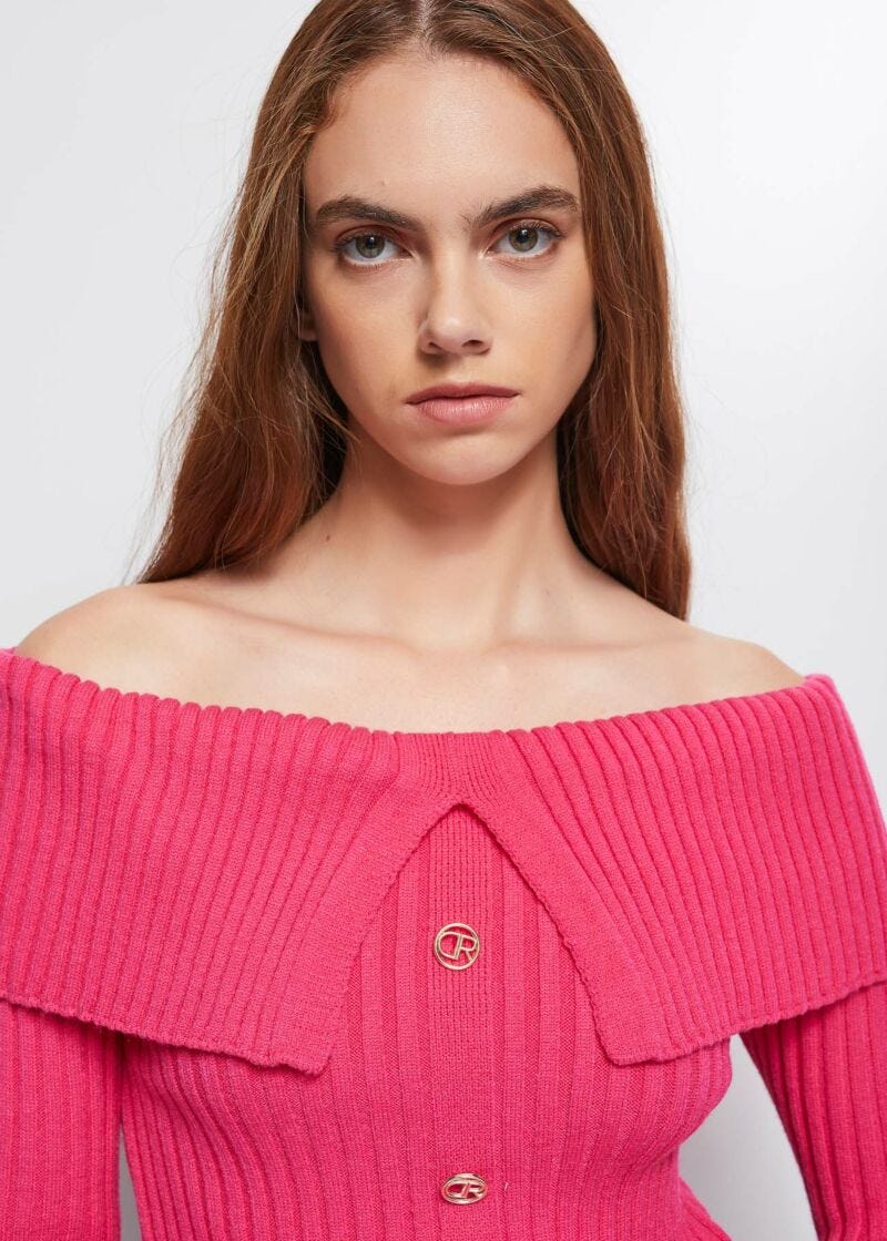 Jumper with boat neckline