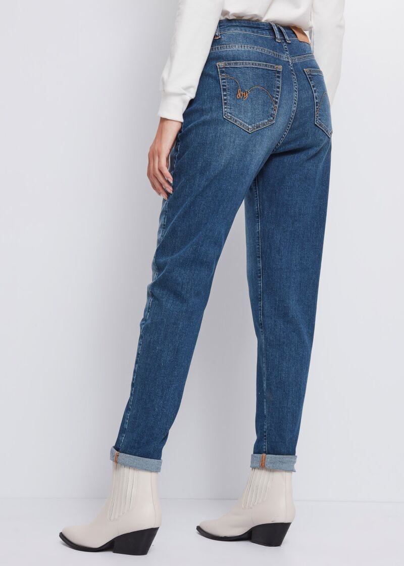 Mom-fit jeans