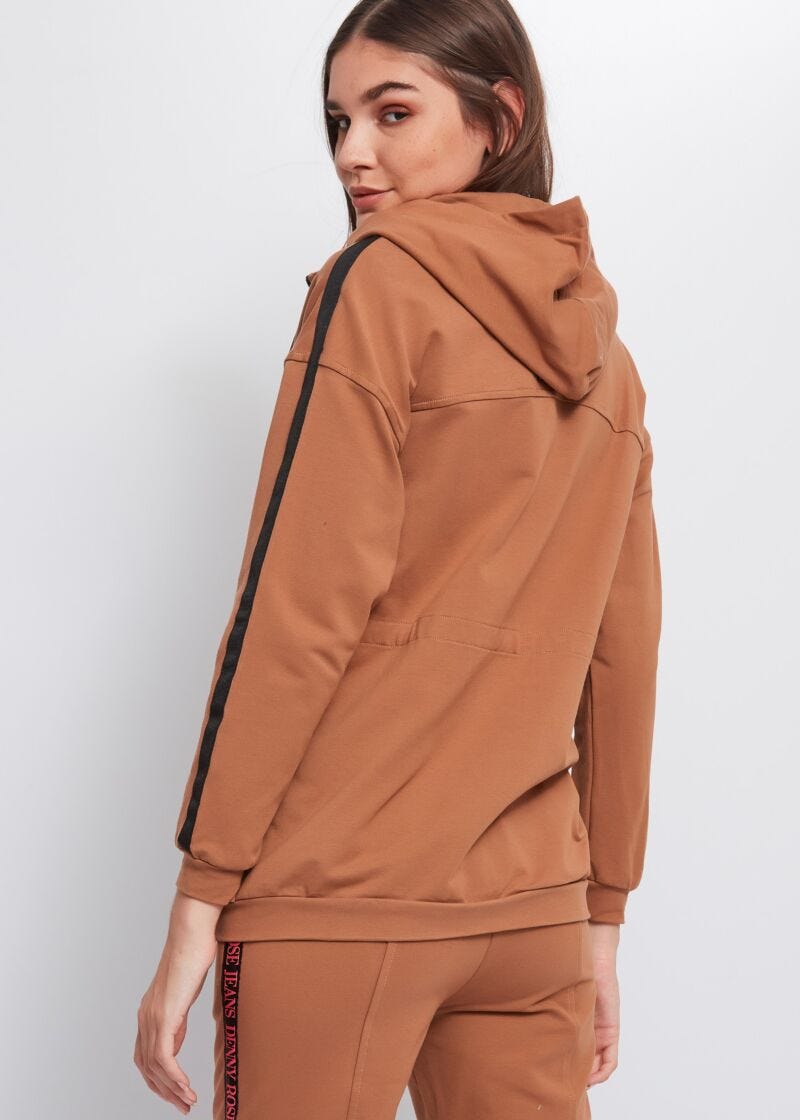 Sweatshirt with hood and zip