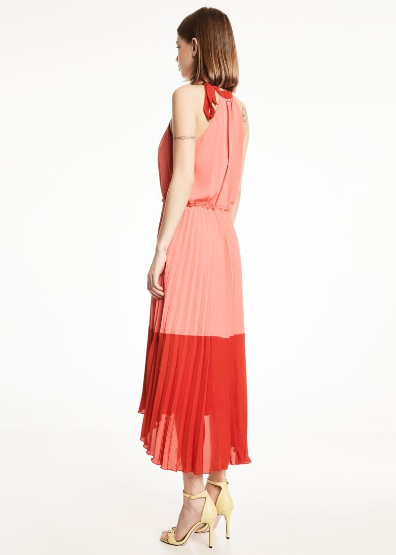 Dress in pleated fabric