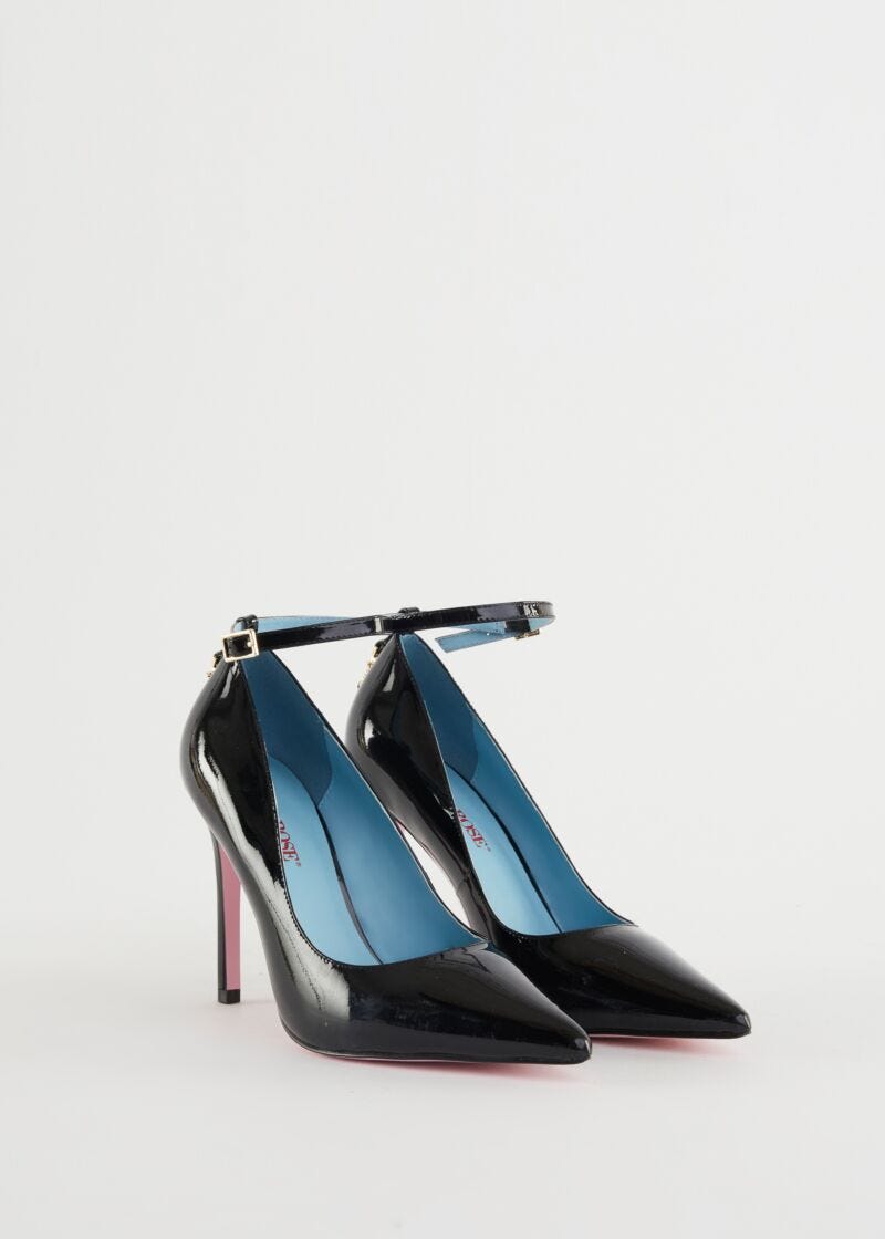 Court shoes with strap