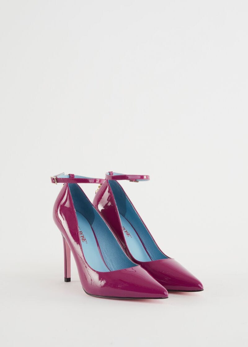 Court shoes with strap