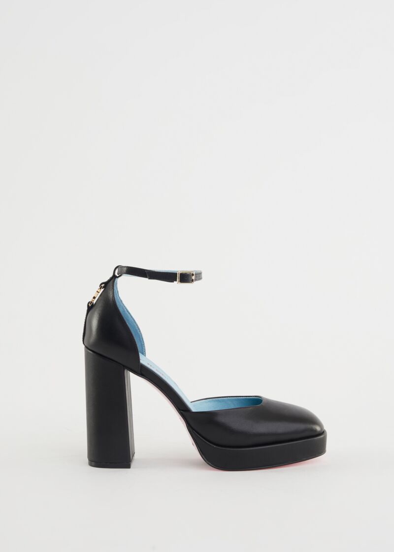 Leather sandals