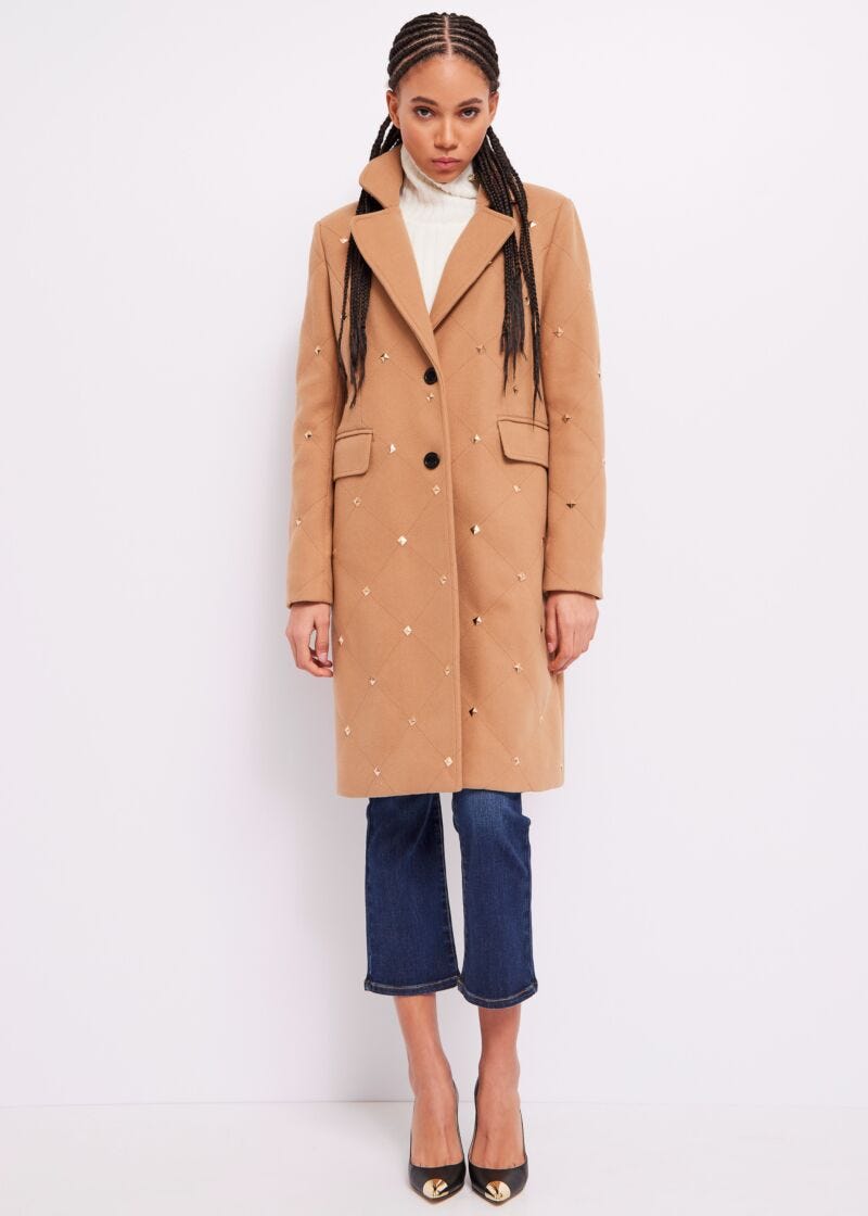 Cappotto con borchie