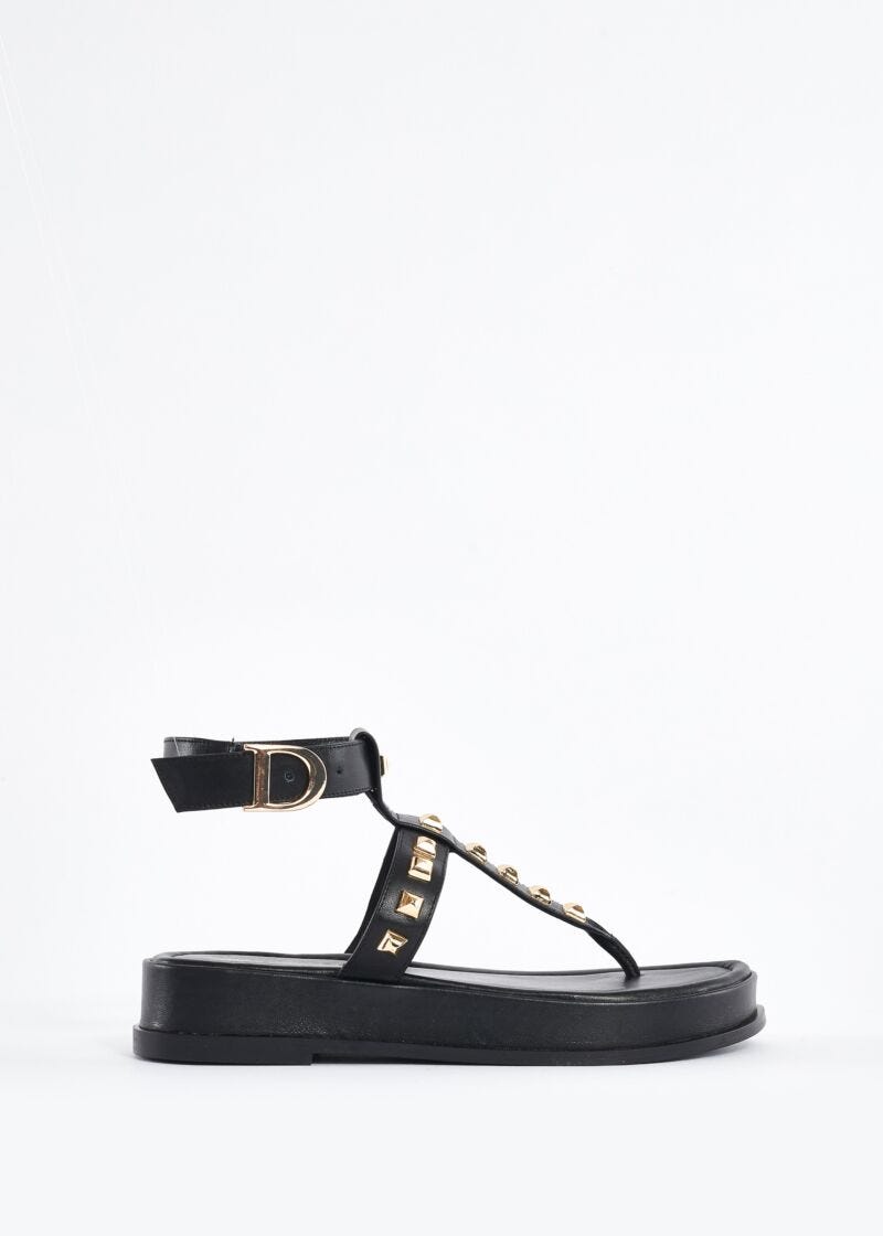 Leather sandals with studs