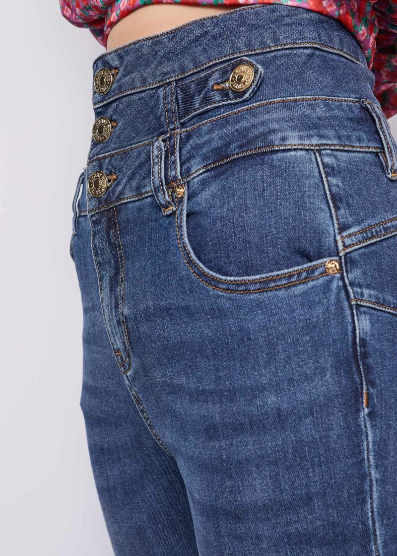 High-waist jeans