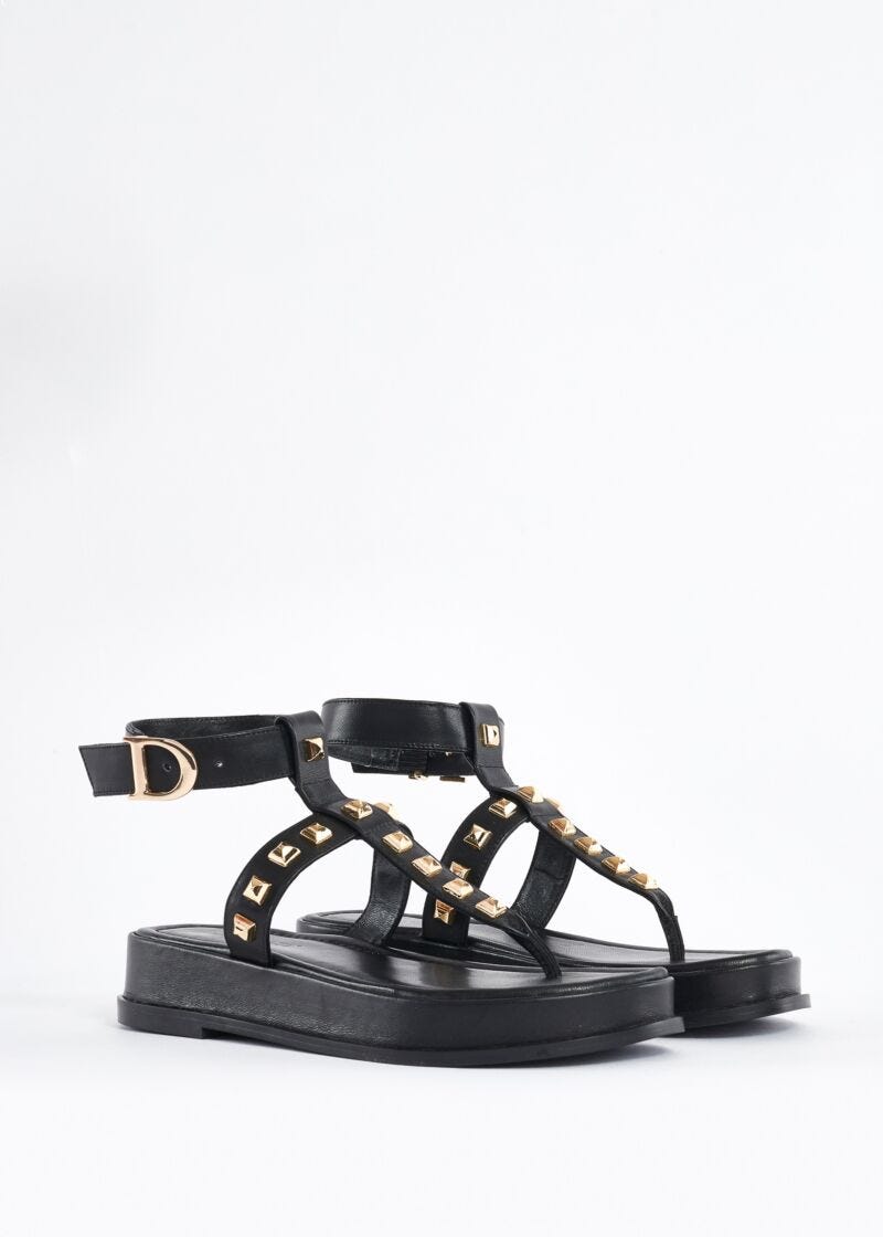 Leather sandals with studs