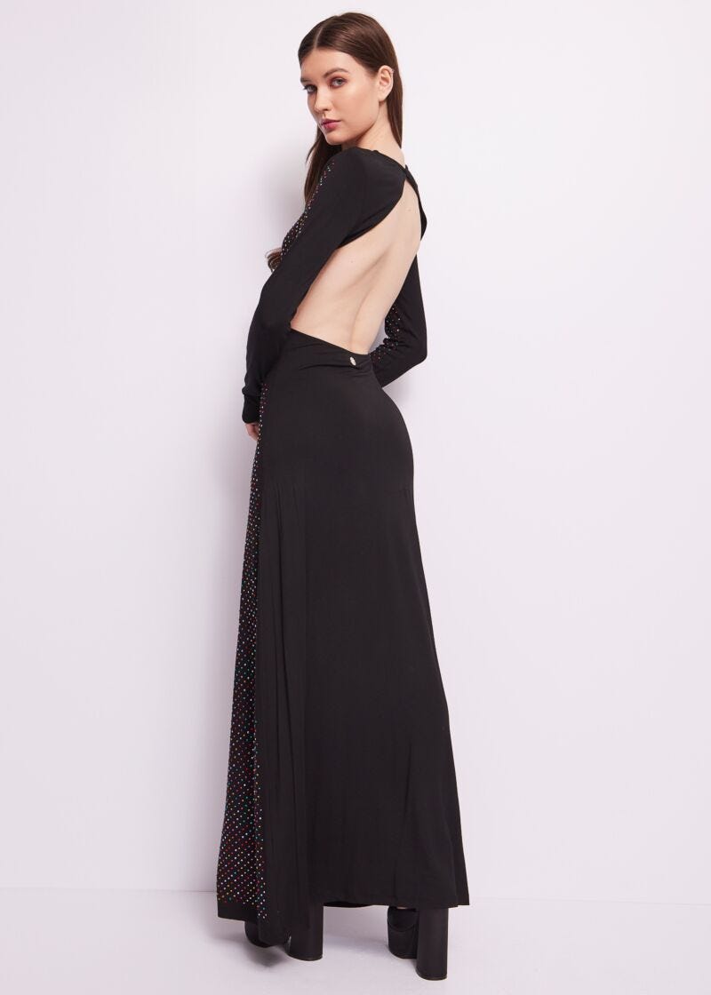 Vestido largo negro con pedrería