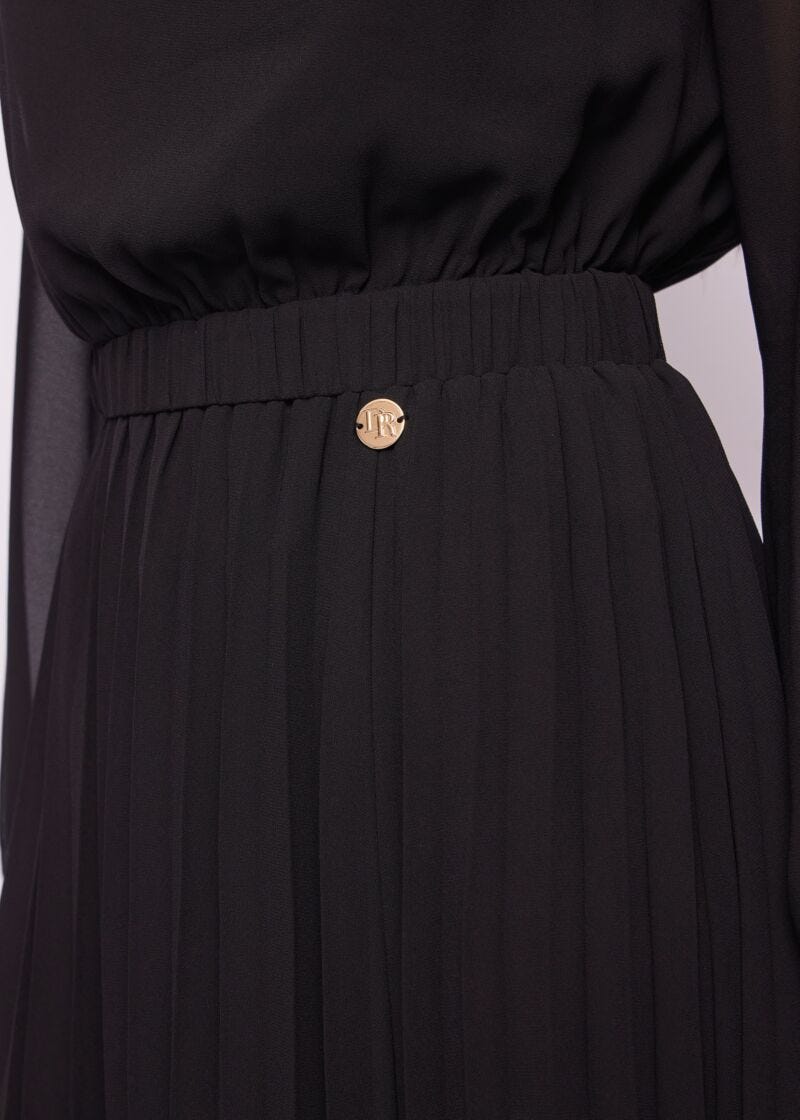 Vestido largo negro plisado