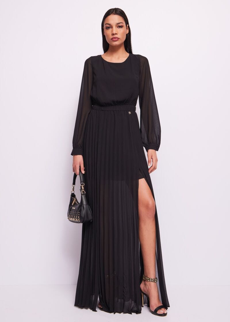 Vestido largo negro plisado