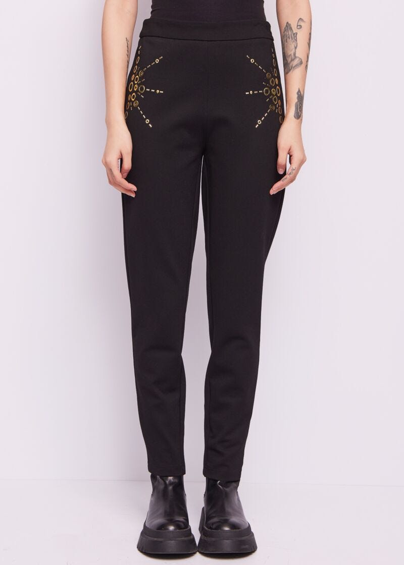 Pantaloni neri con borchie