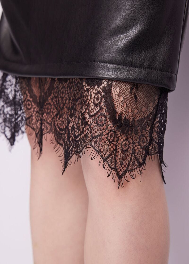 Leatherette skirt with lace