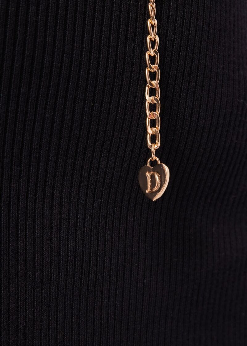 Chain belt with logo