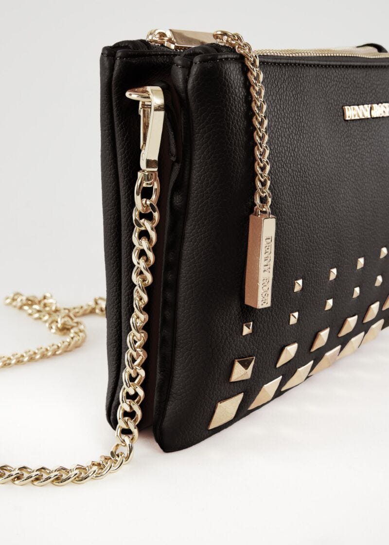 Bandolera negra con tachuelas