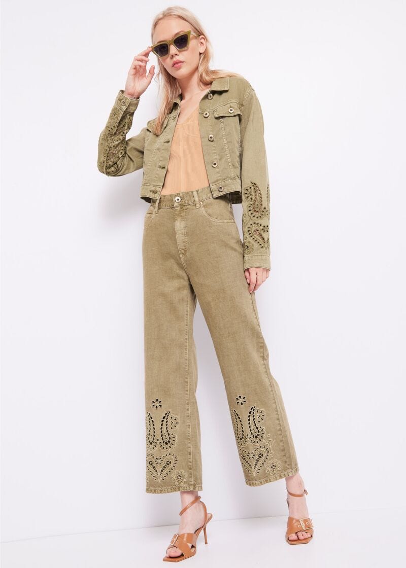 Pantaloni cropped con ricamo