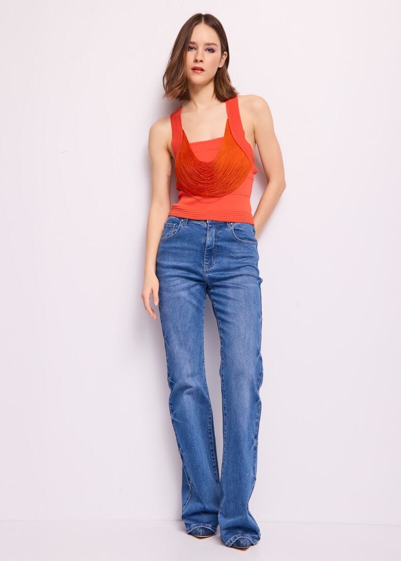 Top arancione in maglia con frange