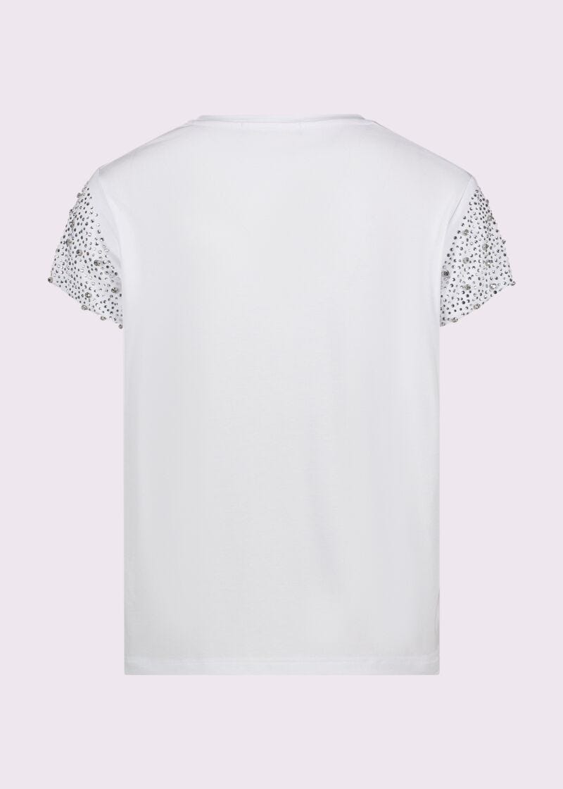 Camiseta blanca con apliques