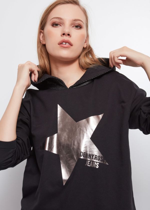 Sweatshirt with star