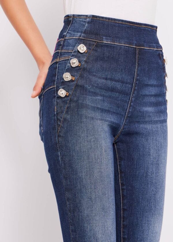 Jeans with jewel buttons