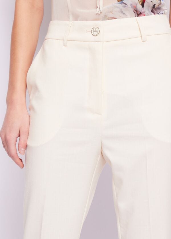 Trousers with pleat