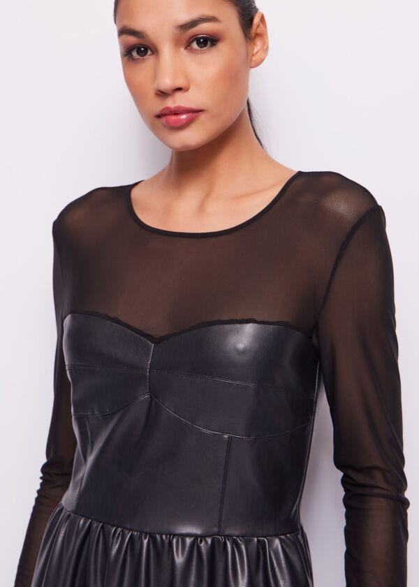 Vestito in similpelle nera