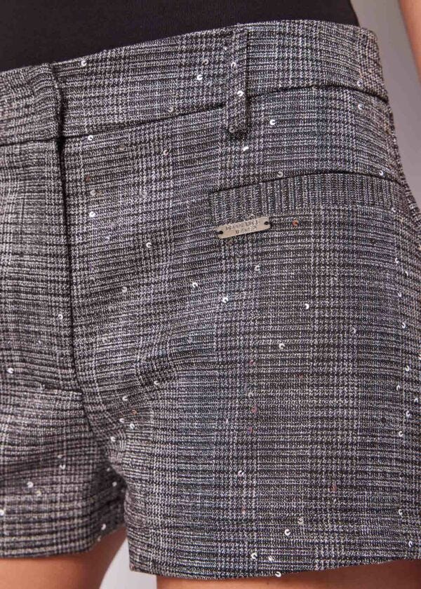Pantalón corto con lentejuelas