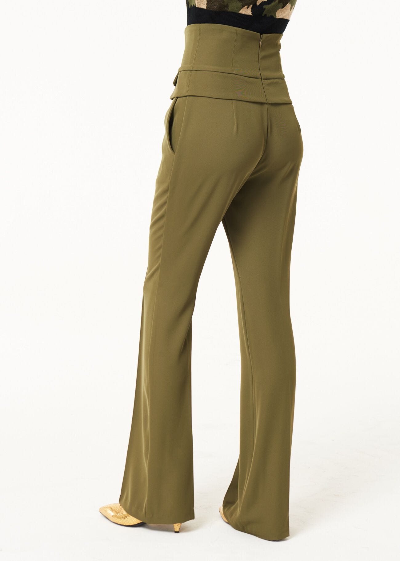 Trousers with back zip
