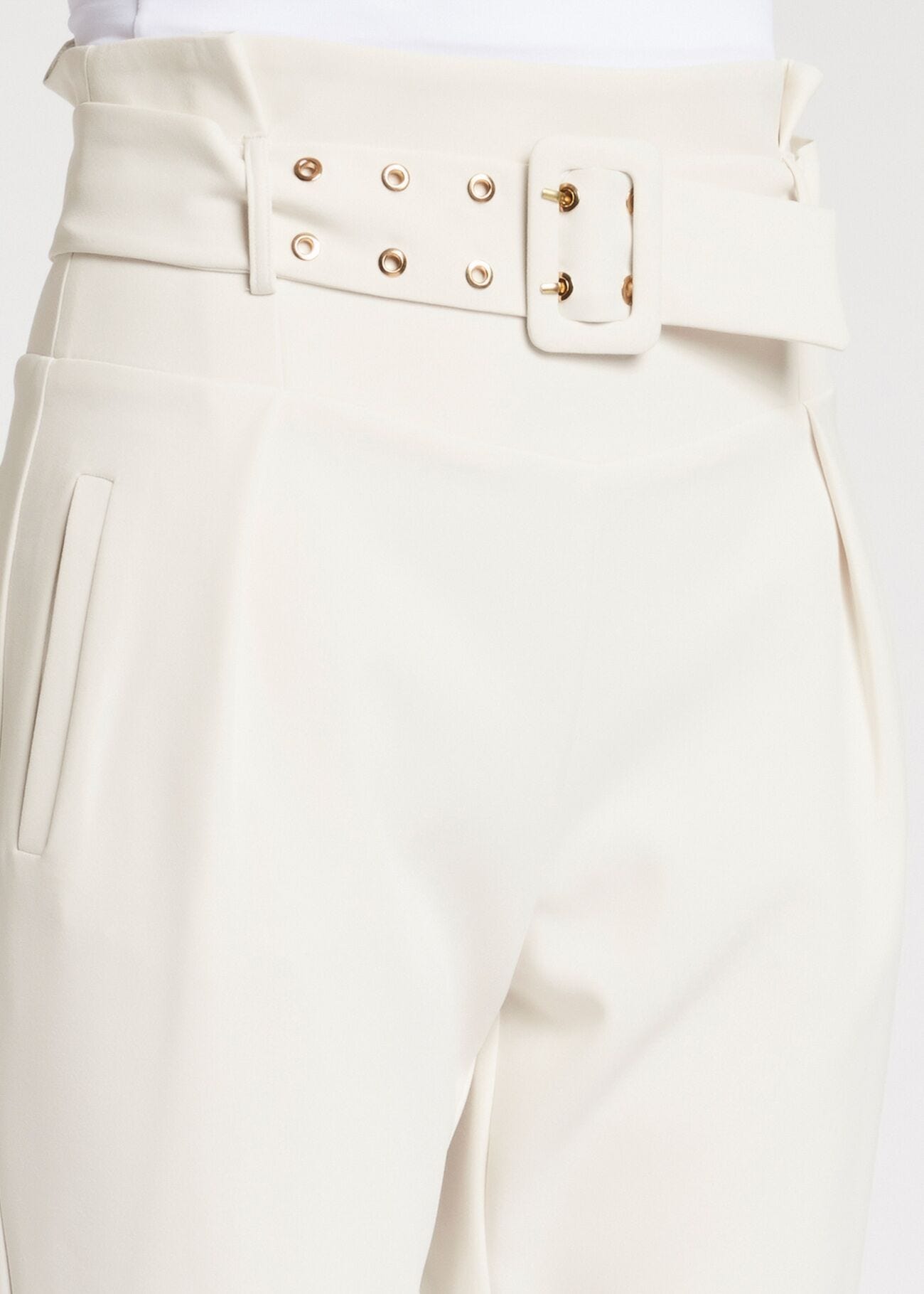 High-waisted trousers with belt