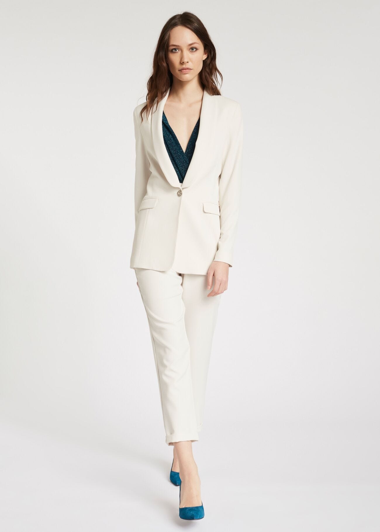 High-waisted trousers with belt