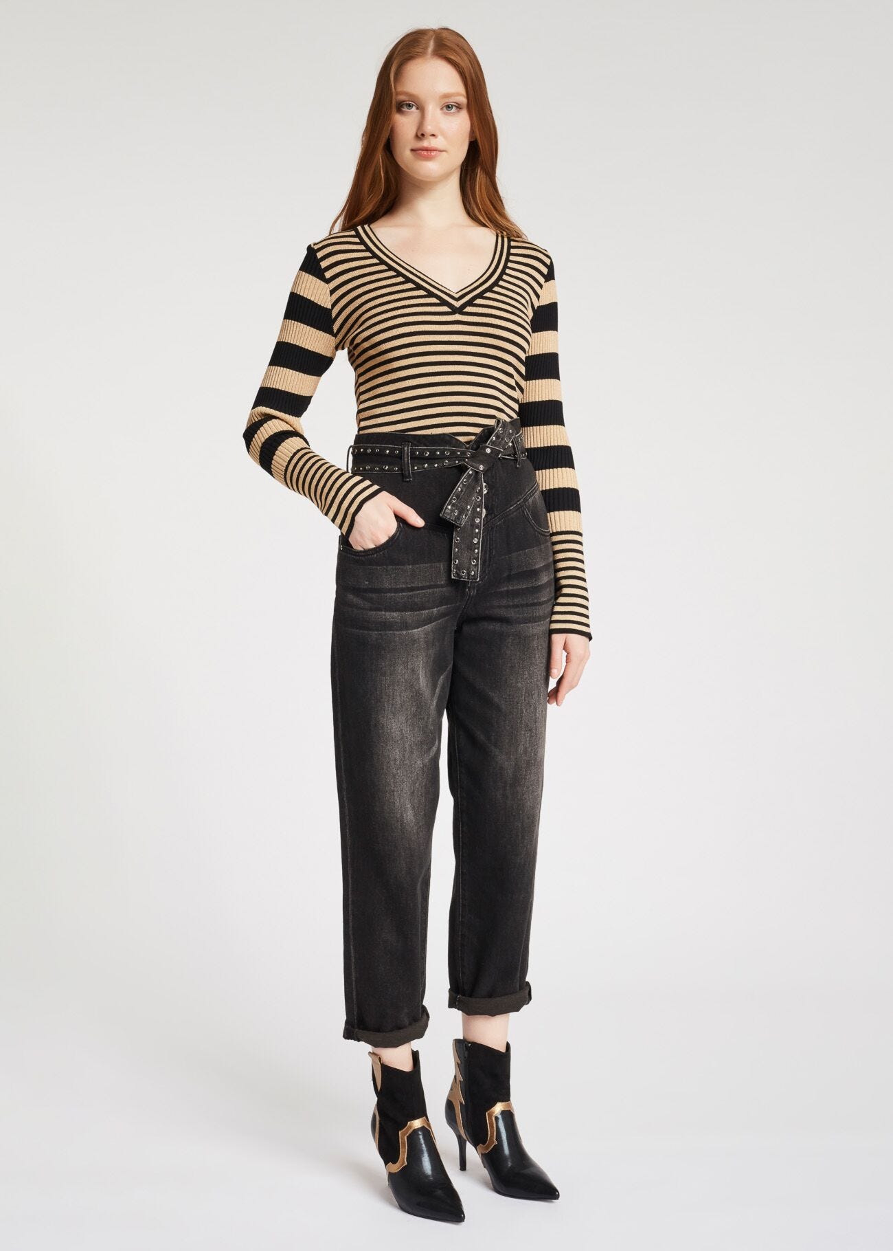 Jumper with ribbed sleeves