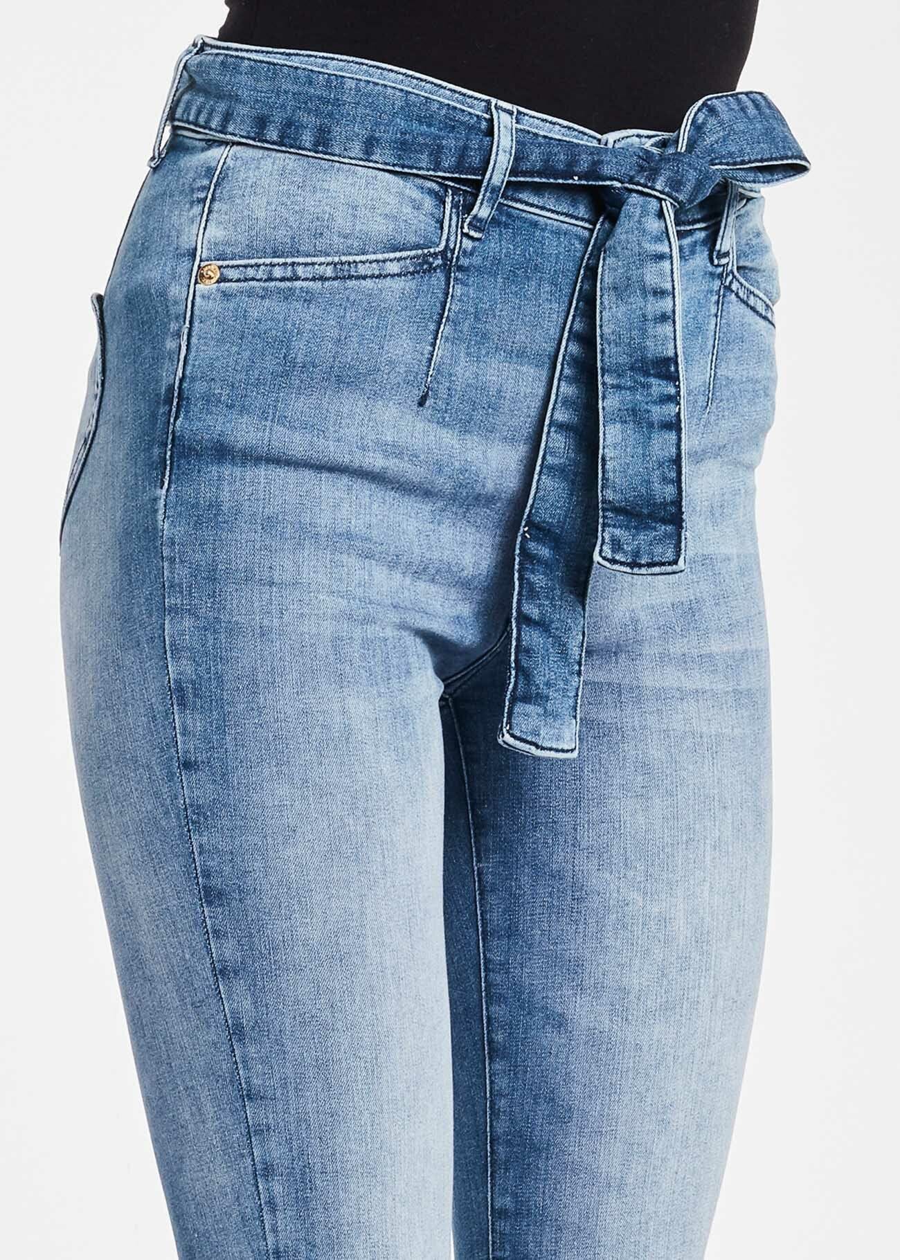 Jeans with belt