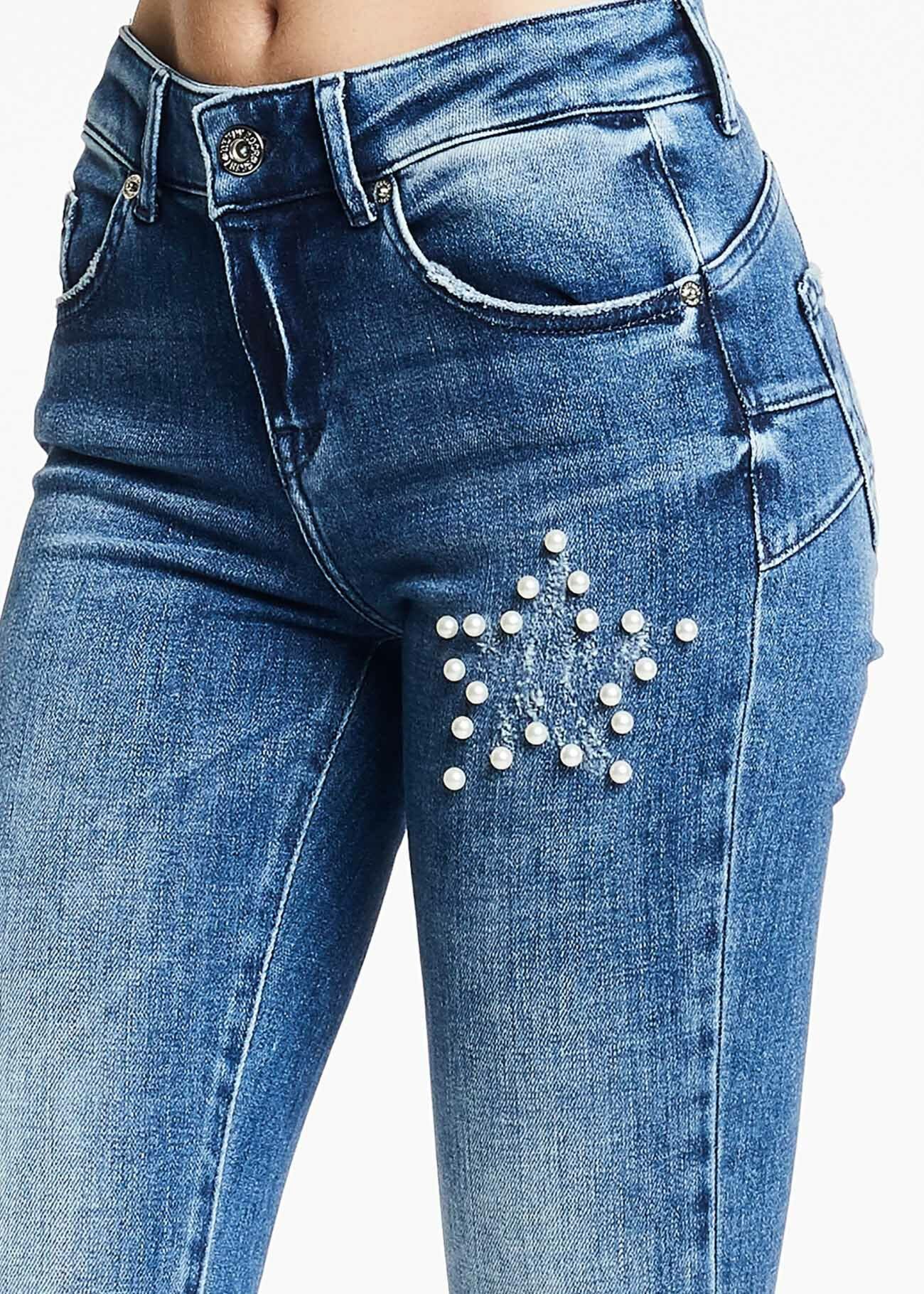 Jeans with pearls