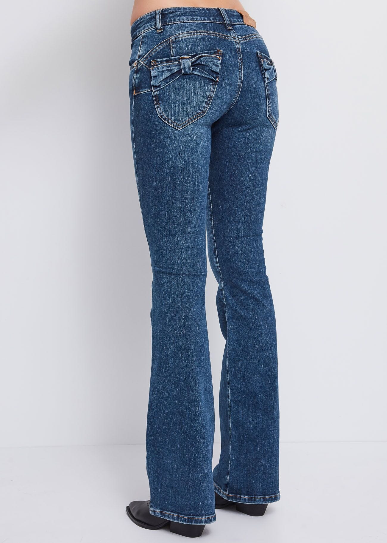 Flared push-up jeans