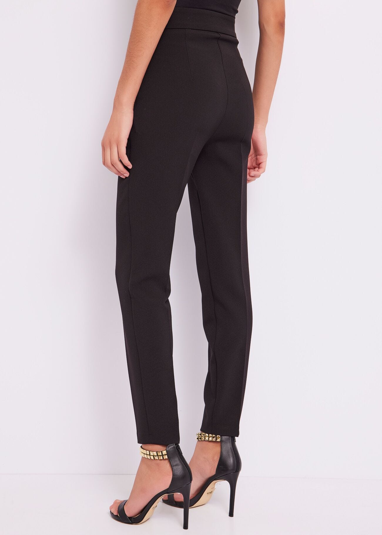 Trousers with ties
