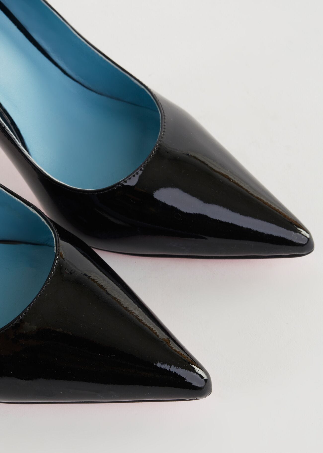 Court shoes with strap
