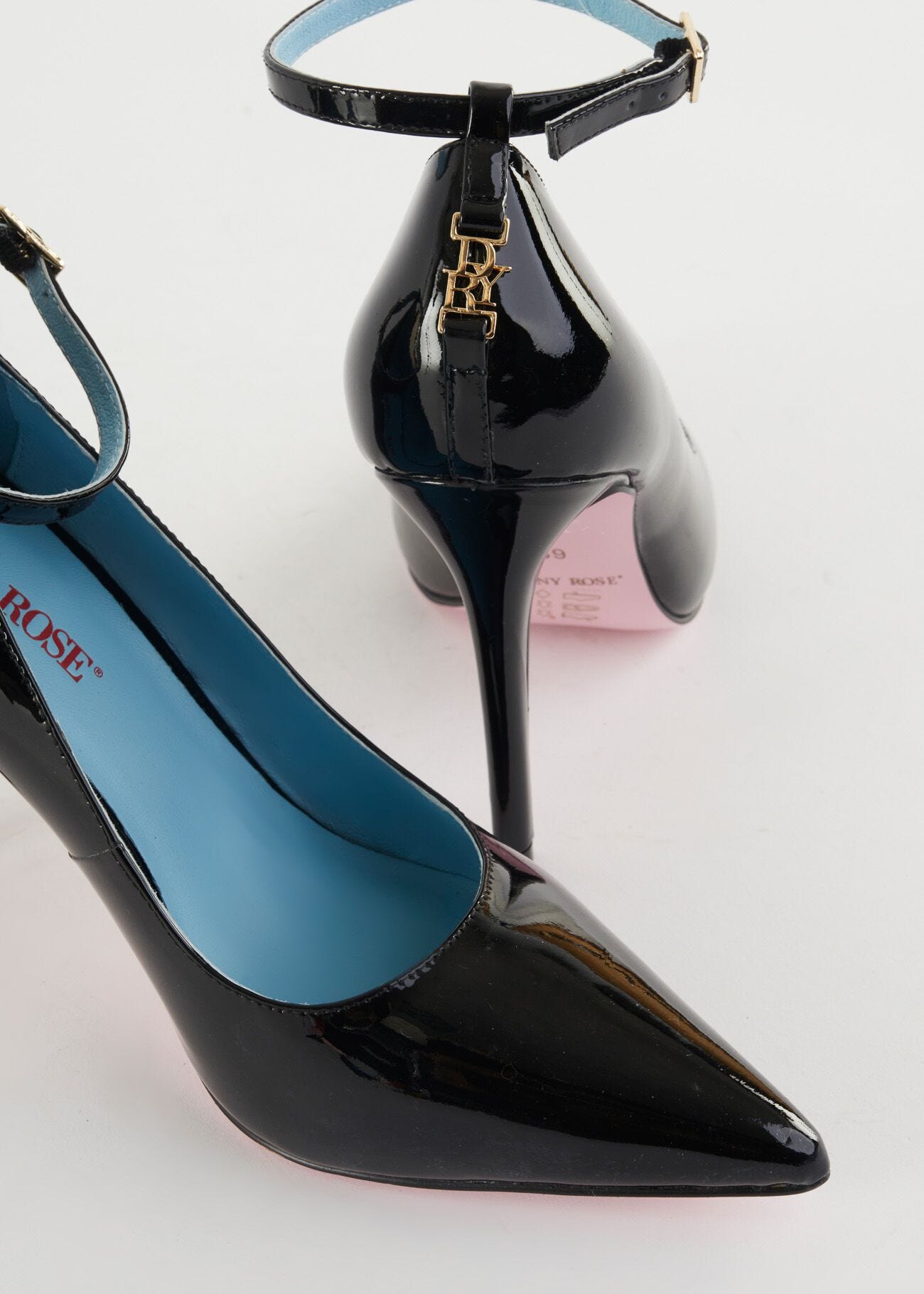 Court shoes with strap