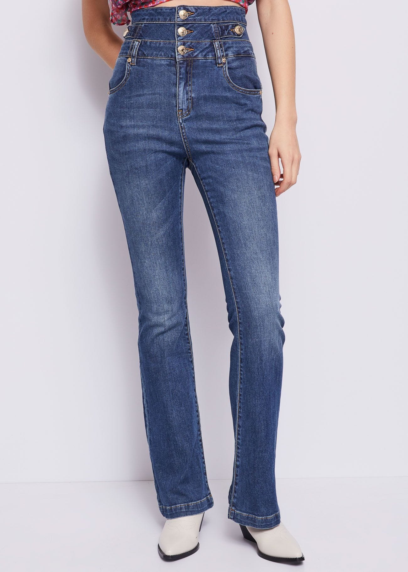 High-waist jeans