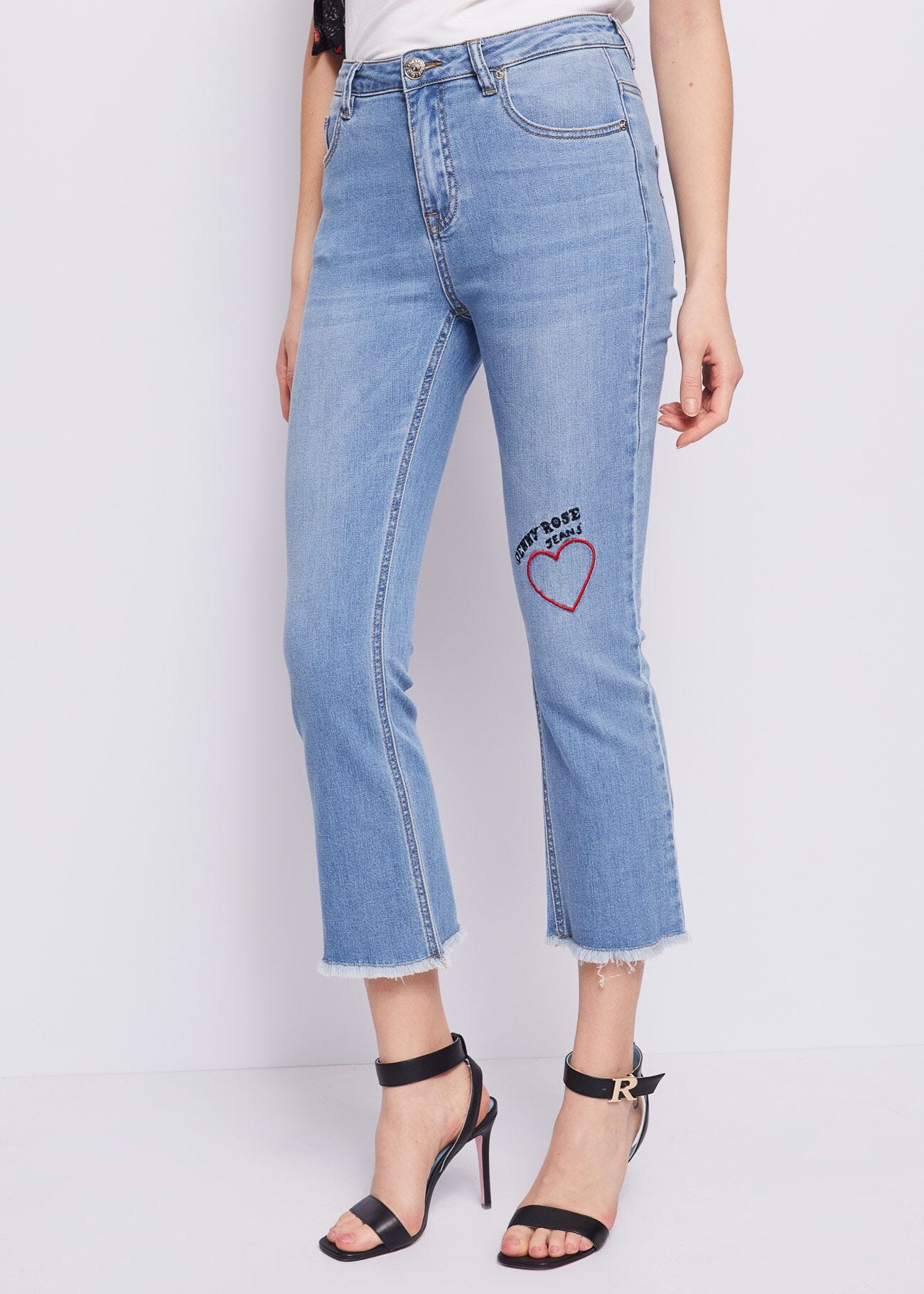 Jeans con ricamo