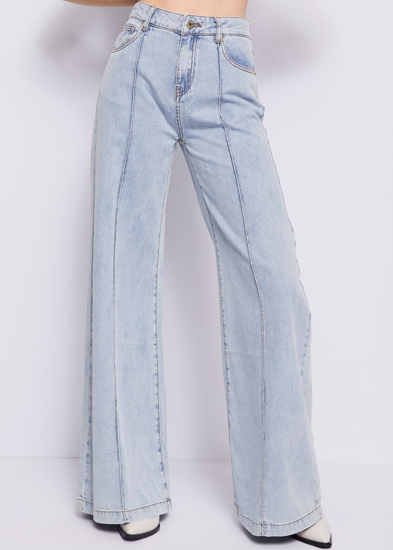 Wide-leg jeans