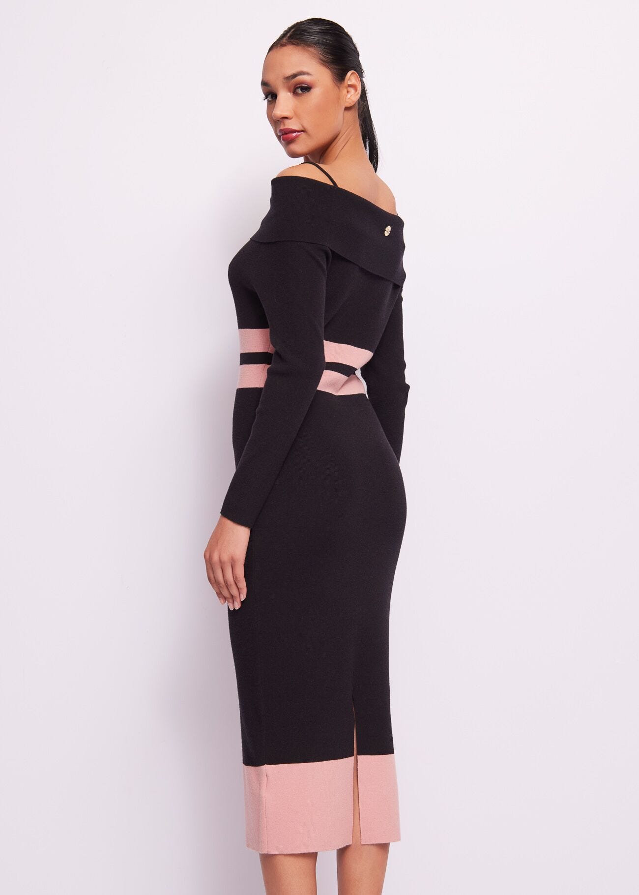 Abito in maglia nera e rosa