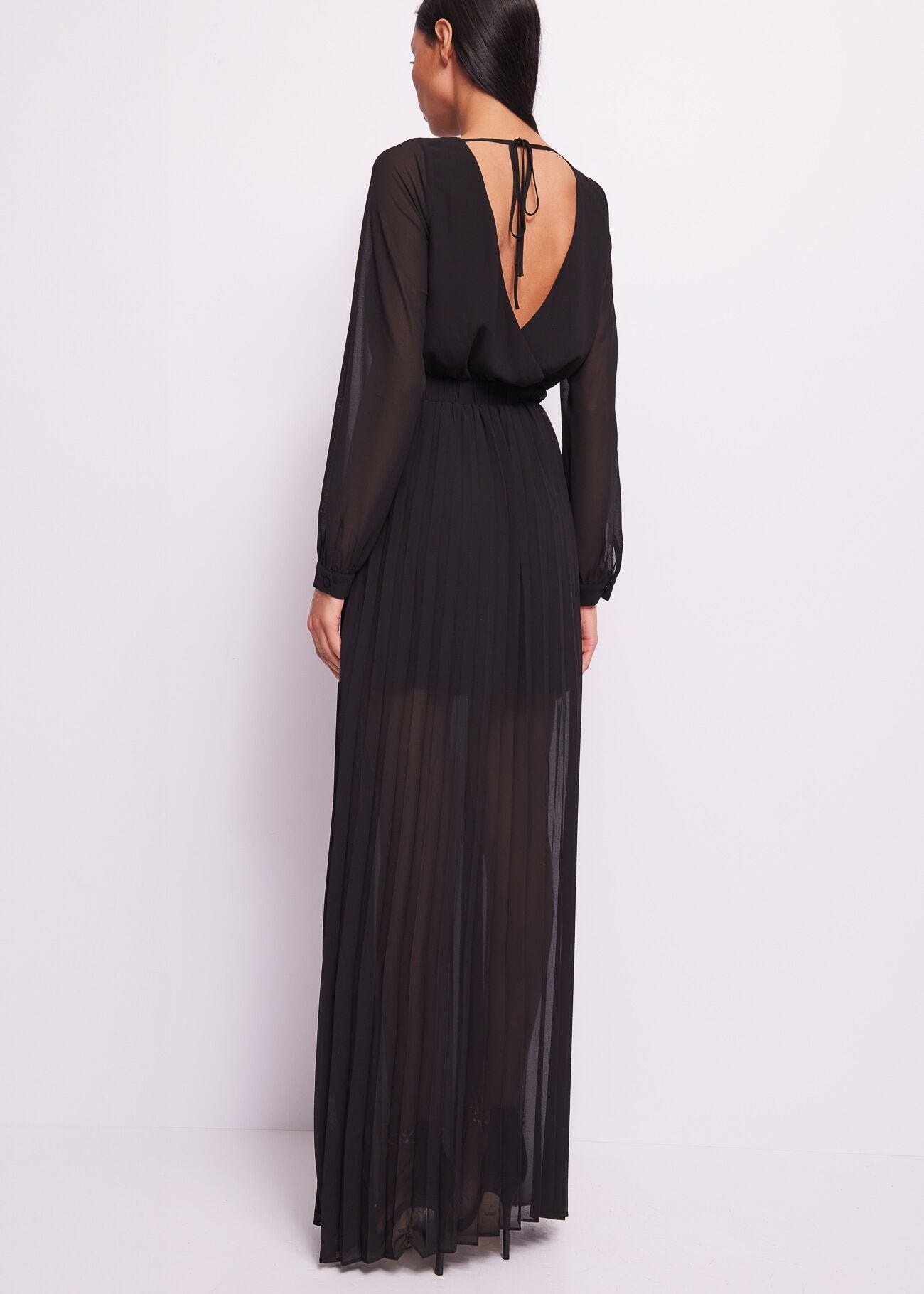 Vestido largo negro plisado