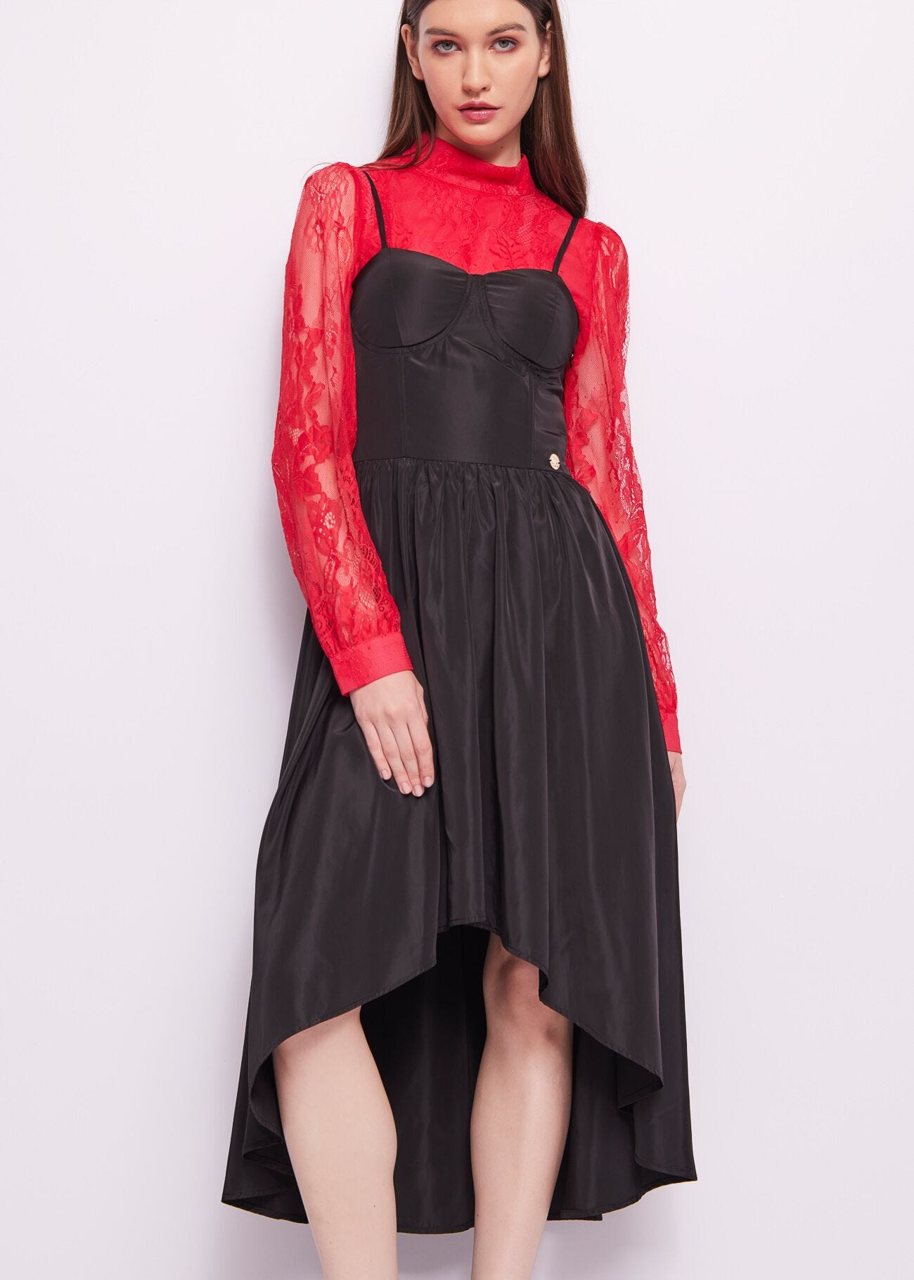 Vestido negro de tafetán