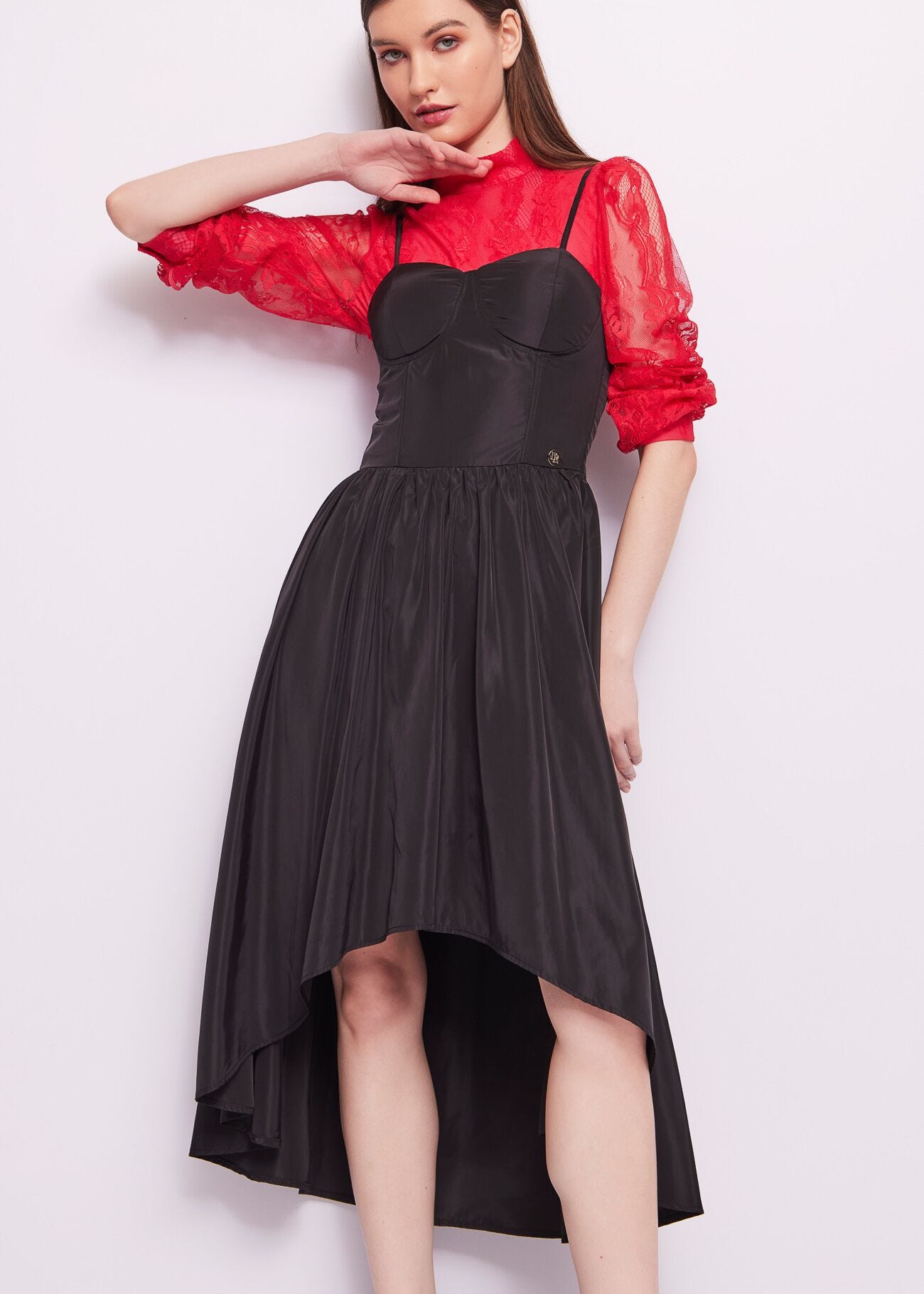 Vestido negro de tafetán